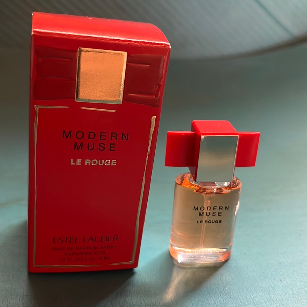 Estée Lauder perfume
